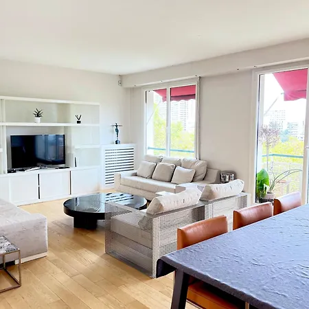 With Eiffel Tower And Seine View Bleriot Apartment