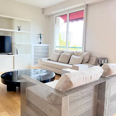 With Eiffel Tower&seine View Blériot